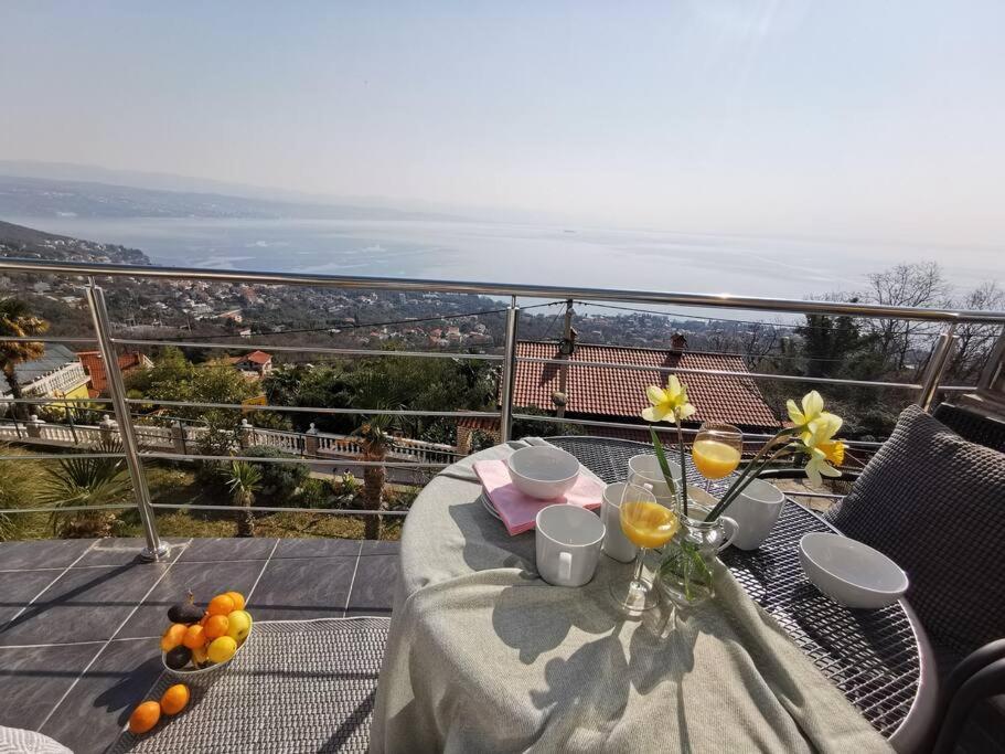 Ferienwohnung Mit 180° Meerblick Dobreć エクステリア 写真