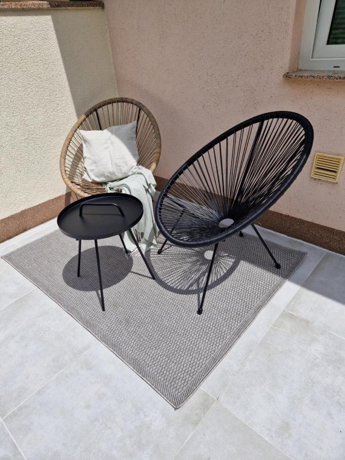 Ferienwohnung Mit 180° Meerblick Dobreć エクステリア 写真