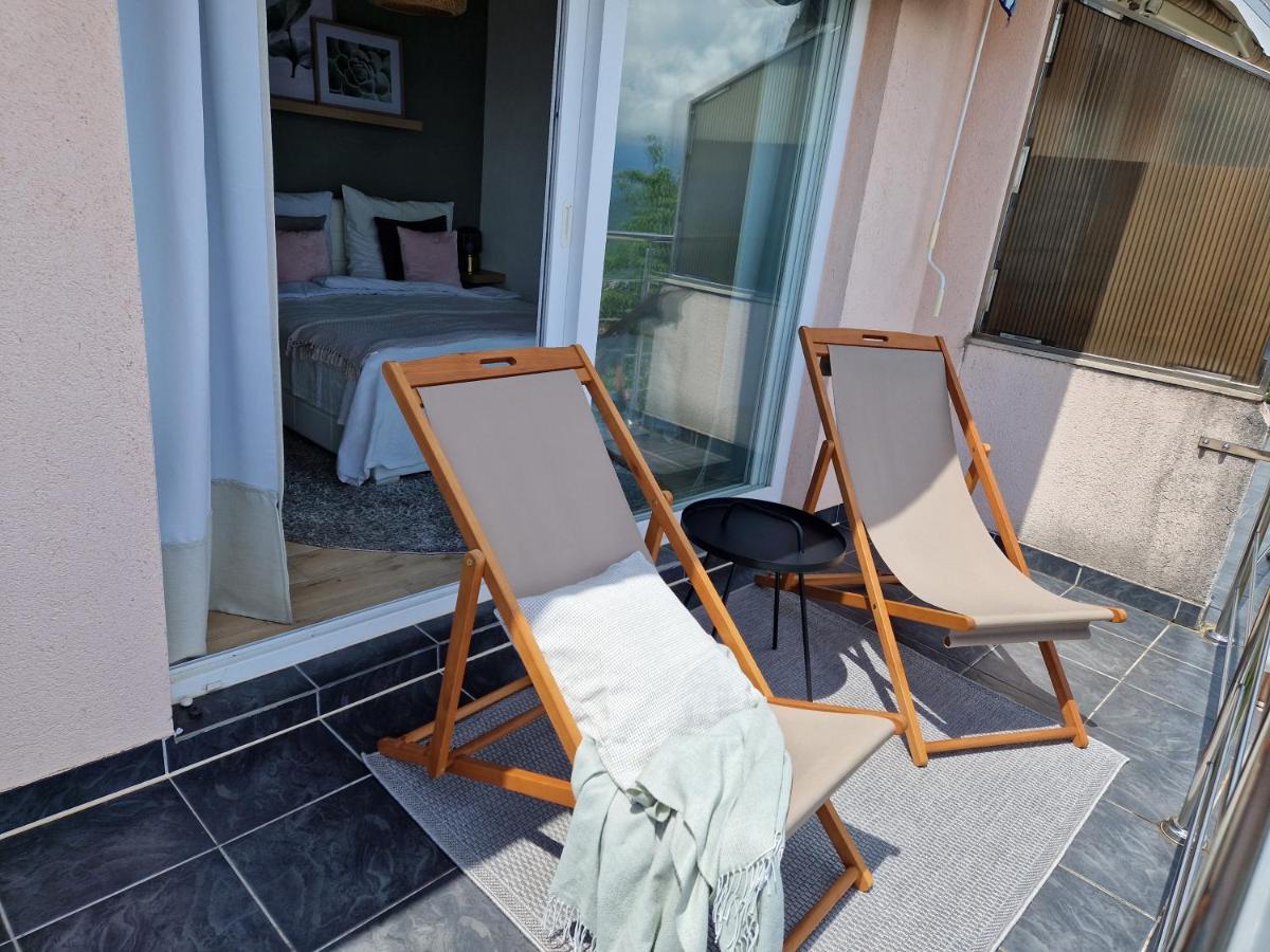 Ferienwohnung Mit 180° Meerblick Dobreć エクステリア 写真