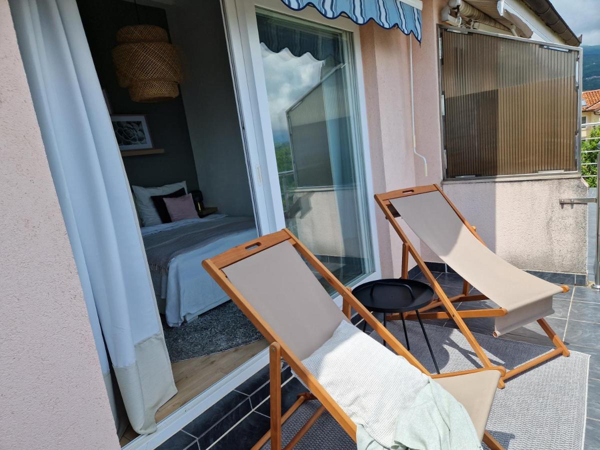 Ferienwohnung Mit 180° Meerblick Dobreć エクステリア 写真