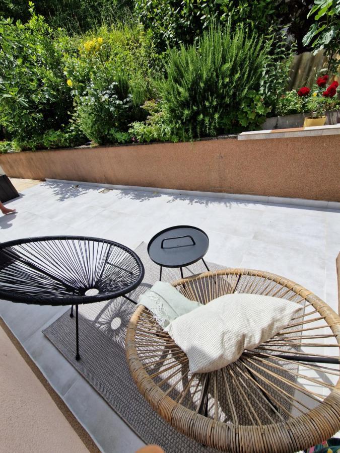 Ferienwohnung Mit 180° Meerblick Dobreć エクステリア 写真